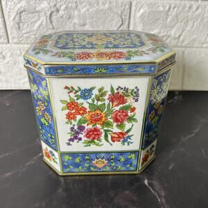 Daher Vintage Octagonal Tin•Biscuit Chocolate Candy•England • 5.25in Collectible